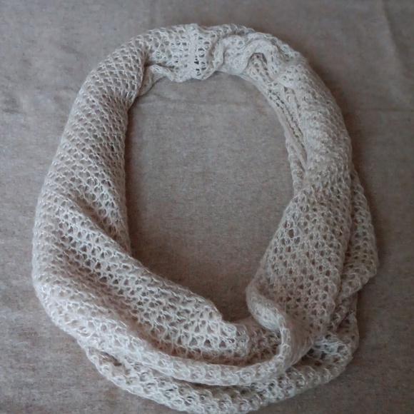 Soft Weave Beautiful Eternity Scarf/Shawl - Picture 6 of 6